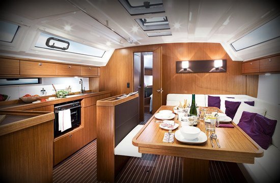 Bavaria Cruiser - salonek